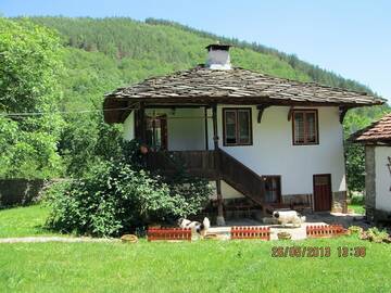 Фотографии Загородные дома Guest House Four Pines г. Бели-Осым (Болгария) №1 Фото Загородные дома Guest House Four Pines г. Бели-Осым 1
