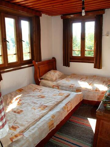 Фотографии Загородные дома Guest House Four Pines г. Бели-Осым (Болгария) №2 Фото Загородные дома Guest House Four Pines г. Бели-Осым 2